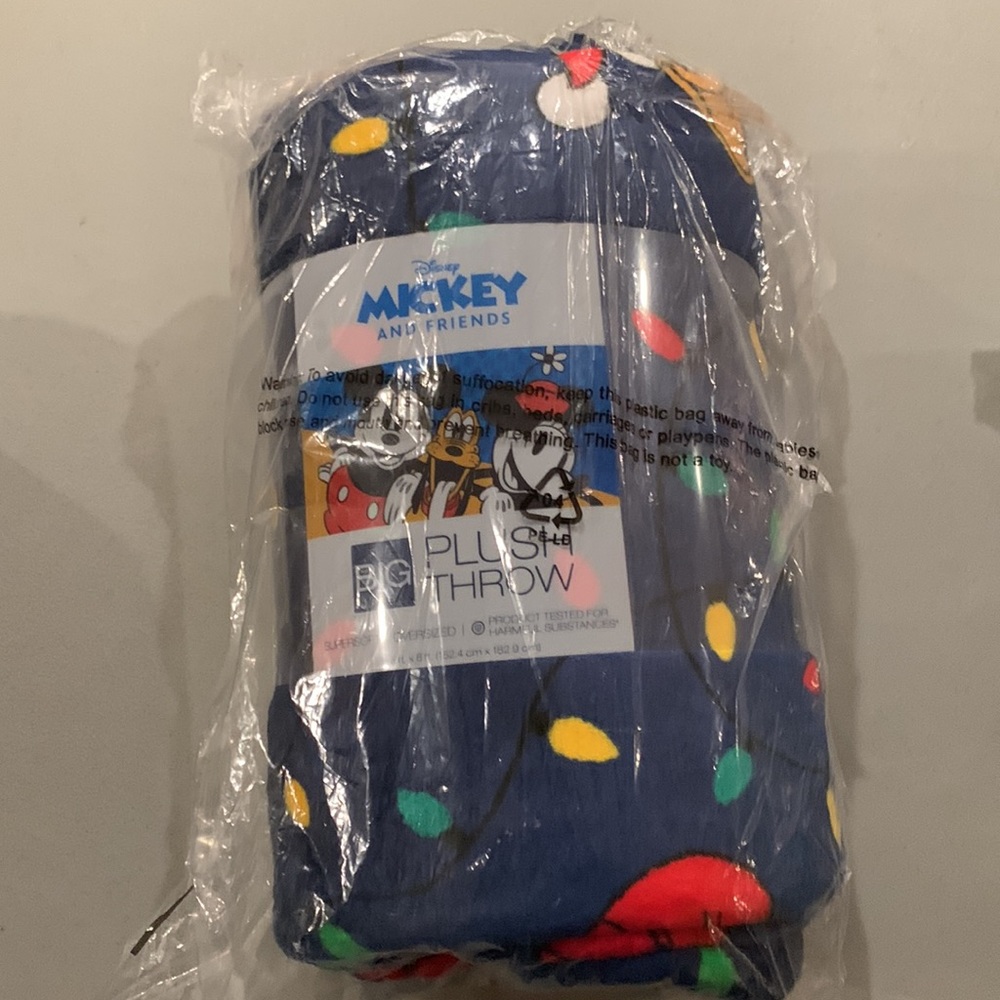 Mickey Mouse Christmas oversized plush throw - Picture 2 of 4